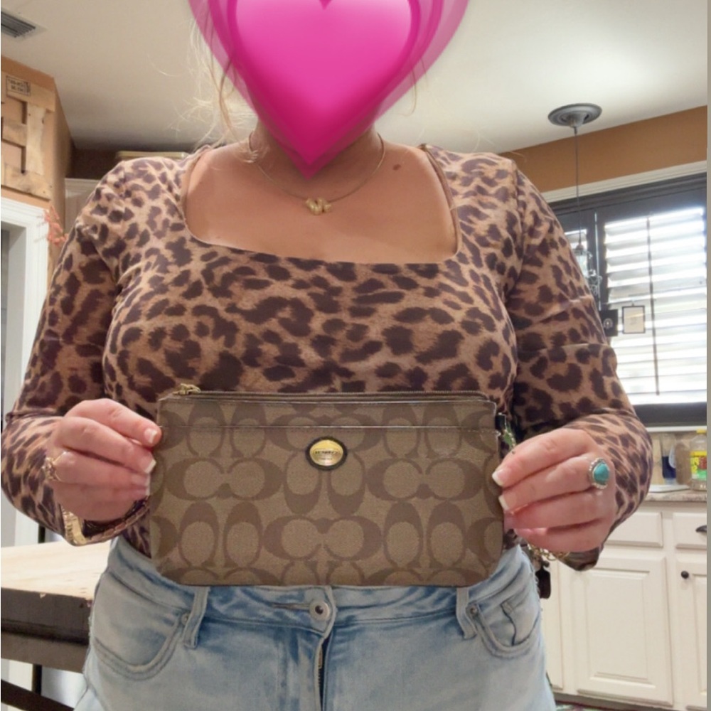 Coach Tan Signature Pattern wallet or Wristlet - image 6